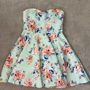 Flowery strapless mini dress